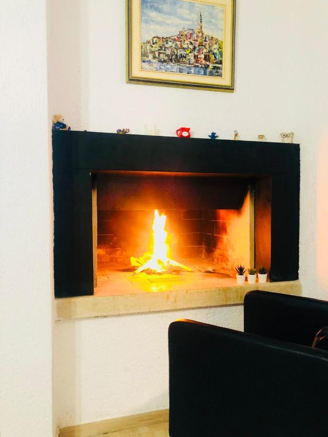 Modern Apartment With Fireplace & Stylish Kitchen 칸파나르 외부 사진