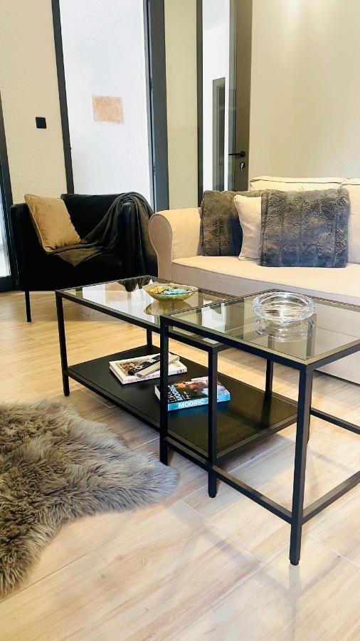 Modern Apartment With Fireplace & Stylish Kitchen 칸파나르 외부 사진